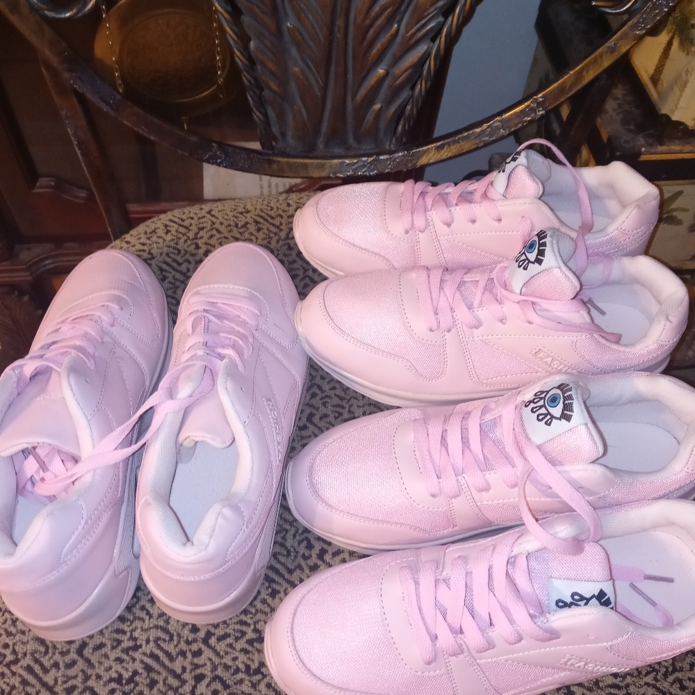 Ladies pink gym shoes